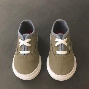 Vans Originals infant casual skate sneaker.